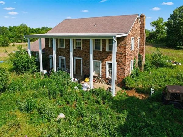 20505 Tonganoxie Road, Tonganoxie, KS 66086