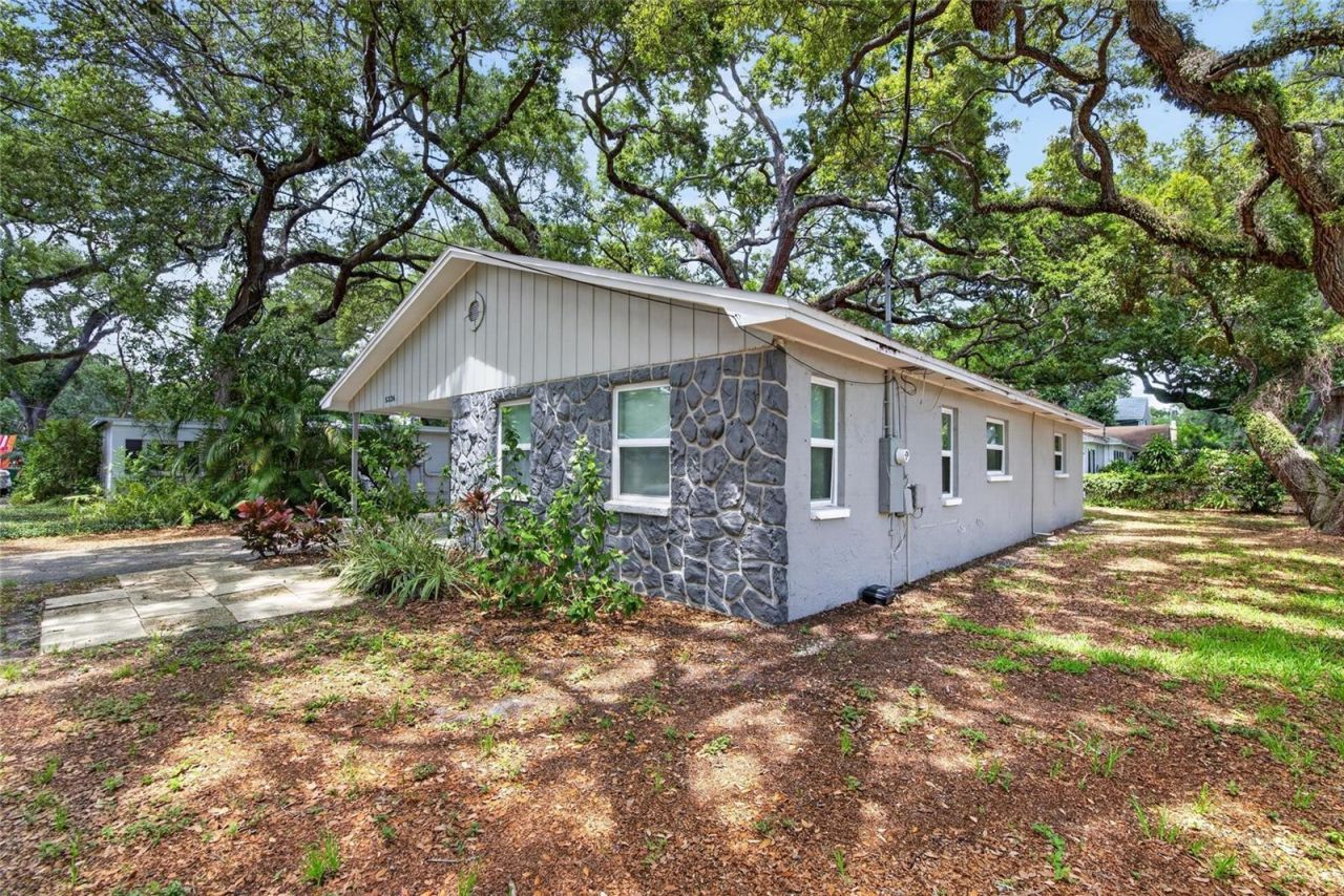 5326 S Russell Street , Tampa, FL 33611 Photo
