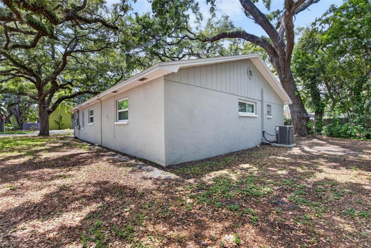 5326 S Russell Street , Tampa, FL 33611 Photo