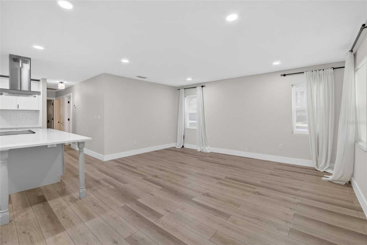 5326 S Russell Street , Tampa, FL 33611 Photo