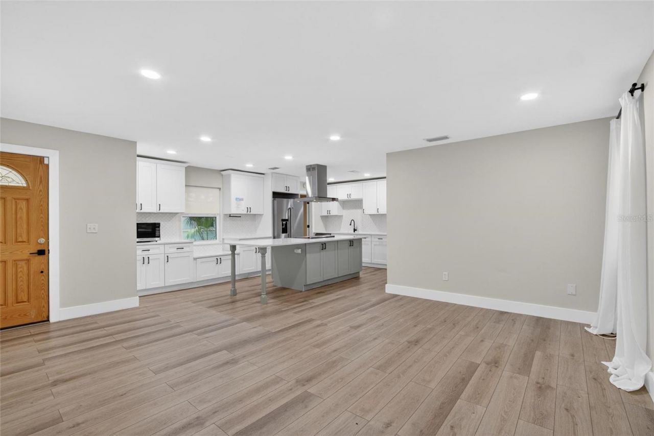 5326 S Russell Street , Tampa, FL 33611 Photo