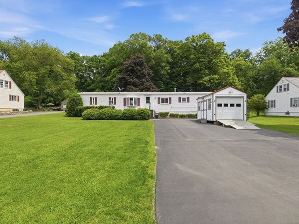 8 Donahue Ln, Grafton, MA 01536