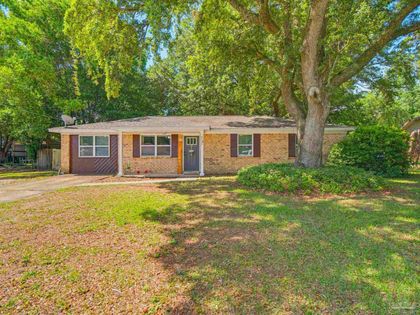 5517 Woodcrest Dr Milton, FL 32583