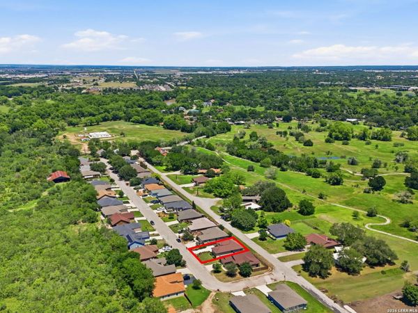 225 Greenway Dr, Seguin, TX 78155