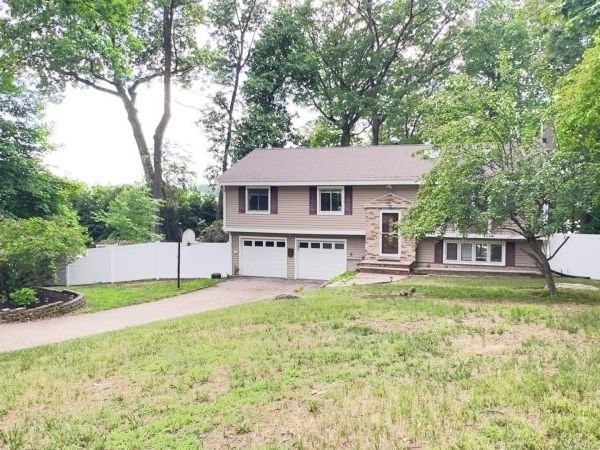 22 Richard Dr, Mount Arlington, NJ 07856