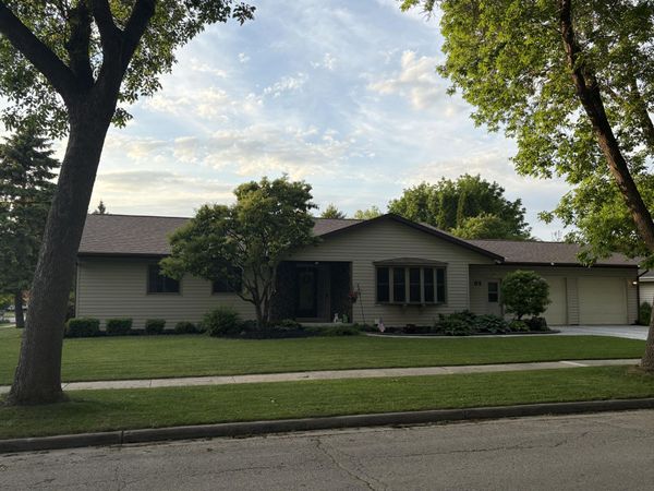 82 Eastbrook Ln, Fond Du Lac, WI 54935