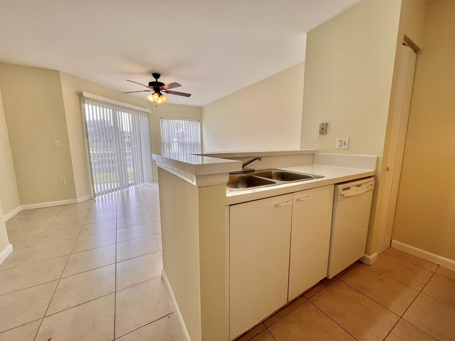 4847 Via Palm Lakes, Unit 1005, West Palm Beach, FL 33417 Photo
