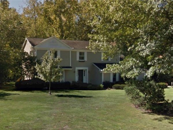 11 Chelsea Court , Chagrin Falls, OH 44022