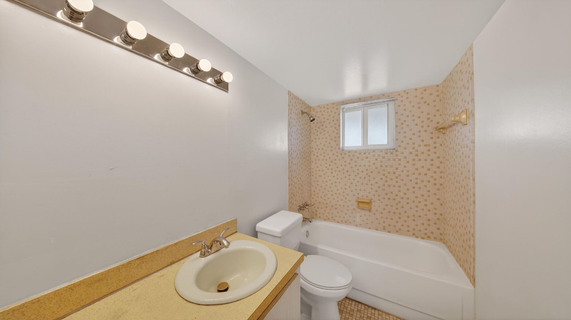 1100 NE 191st Street, Unit 44, Miami, FL 33179 Photo