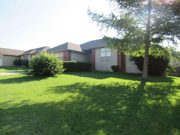 574 S Carriage Crossing , Nixa, MO 65714