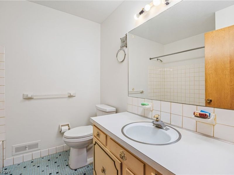 6879 Middlebrook Boulevard, Middleburg Heights, OH 44130 Photo 18