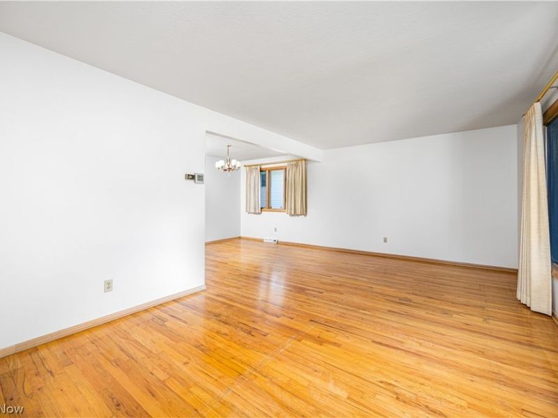 6879 Middlebrook Boulevard, Middleburg Heights, OH 44130 Photo 3