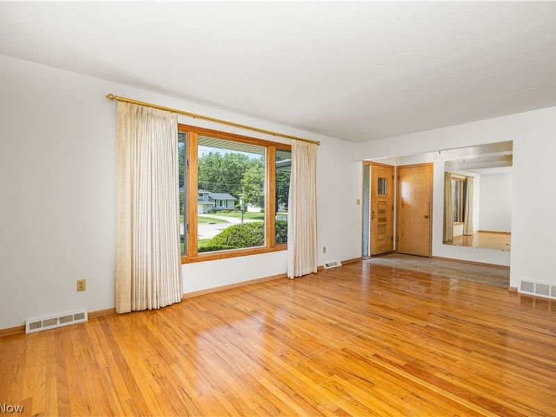 6879 Middlebrook Boulevard, Middleburg Heights, OH 44130 Photo 4