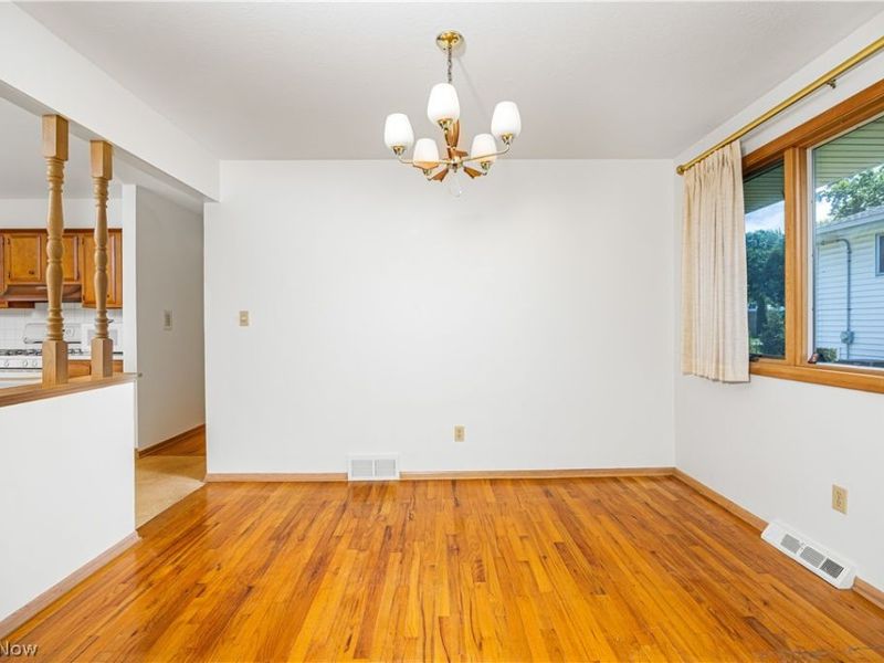 6879 Middlebrook Boulevard, Middleburg Heights, OH 44130 Photo 6