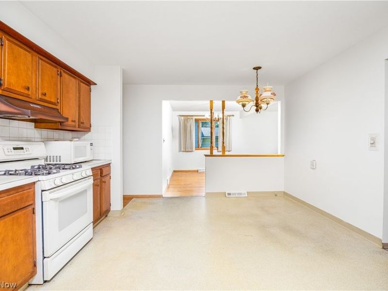 6879 Middlebrook Boulevard, Middleburg Heights, OH 44130 Photo 7