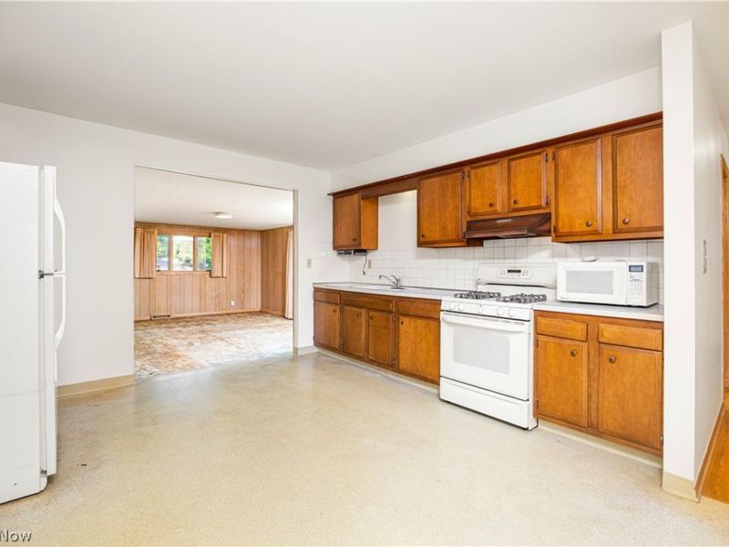 6879 Middlebrook Boulevard, Middleburg Heights, OH 44130 Photo 8