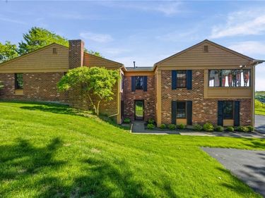 28 Beacon HI, Fairport, NY 14450