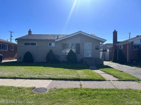 25154 Huron Street, Roseville, MI 48066