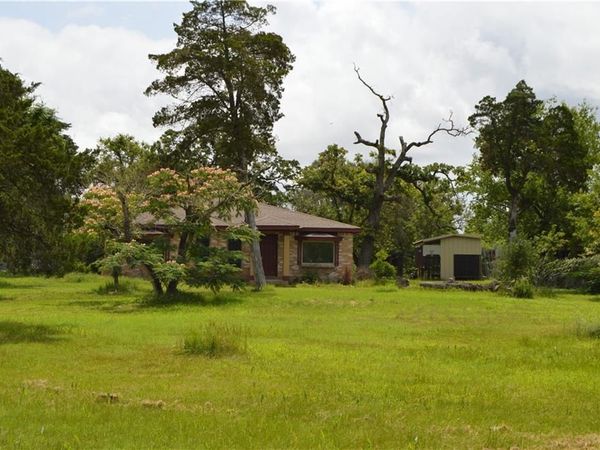 137 Colorado CIR, Cedar Creek, TX 78612