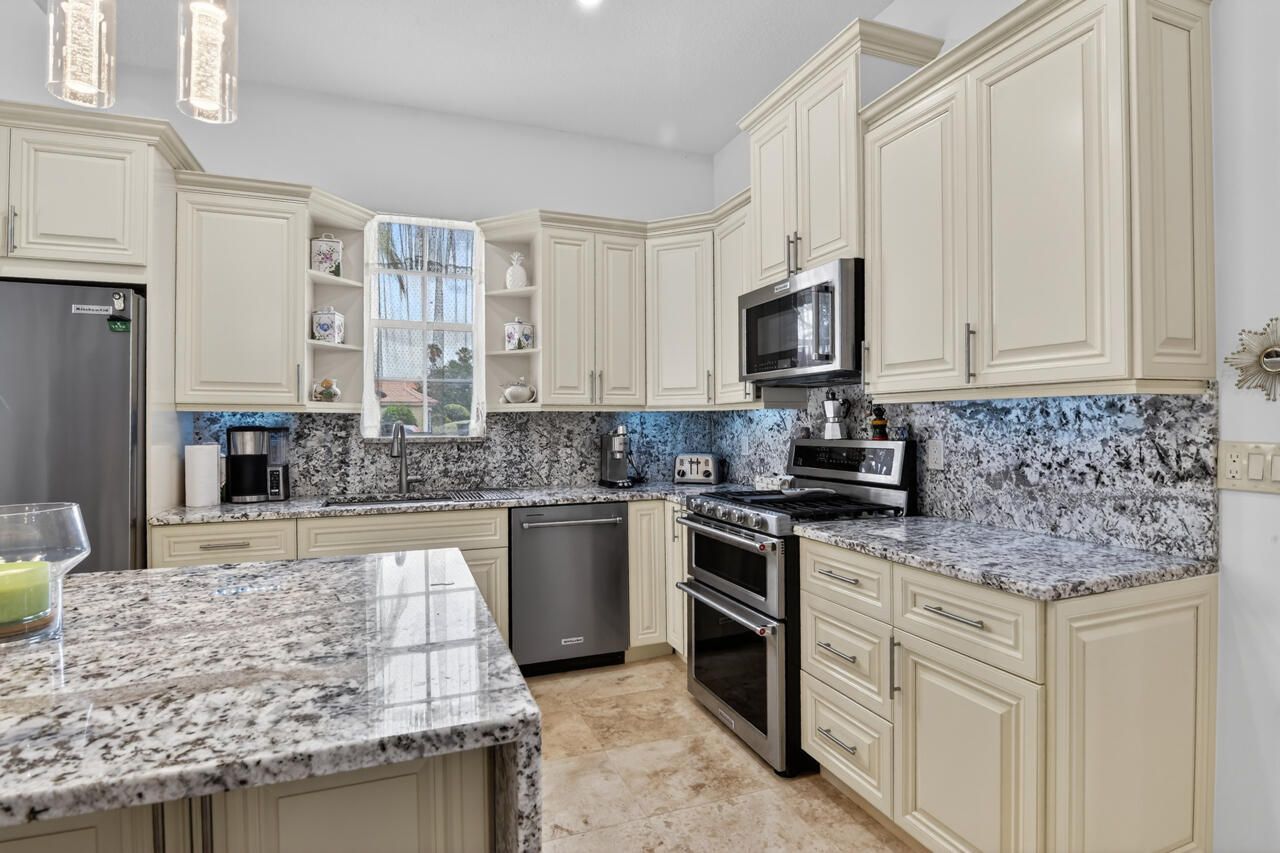 32 Monterey Pointe Drive, Palm Beach Gardens, FL 33418 Photo