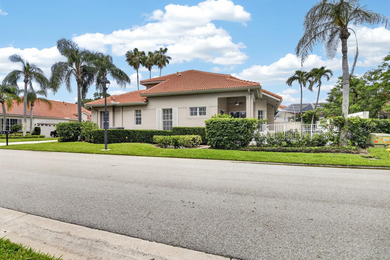 32 Monterey Pointe Drive, Palm Beach Gardens, FL 33418 Photo