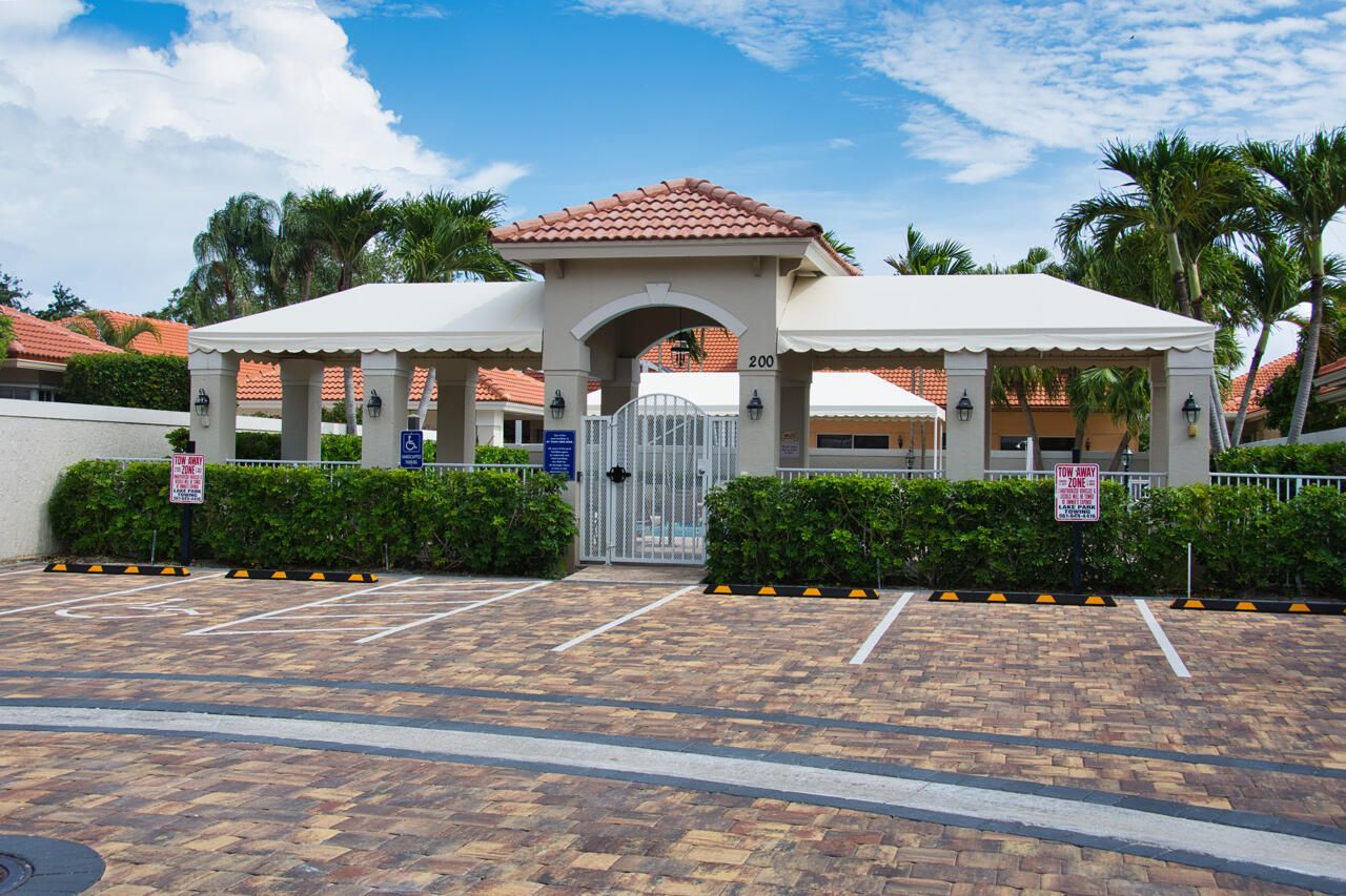 32 Monterey Pointe Drive, Palm Beach Gardens, FL 33418 Photo