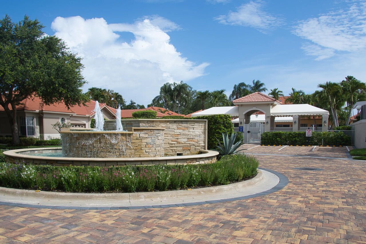 32 Monterey Pointe Drive, Palm Beach Gardens, FL 33418 Photo