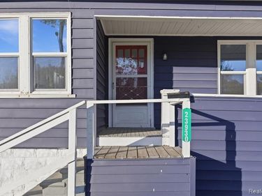 23930 Elmira Street, St. Clair Shores, MI 48082