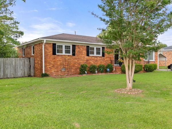 2205 Estaline Dr, Florence, AL 35630