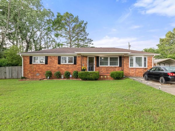 2205 Estaline Dr, Florence, AL 35630
