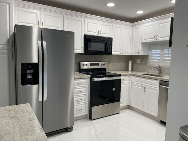 9420 S Hollybrook Lake Drive, Unit 102, Pembroke Pines, FL 33025
