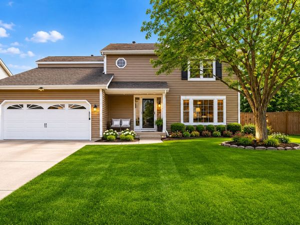 684 Regent Drive , Crystal Lake, IL 60014
