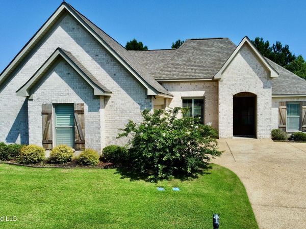 213 Clubview Circle, Pearl, MS 39208