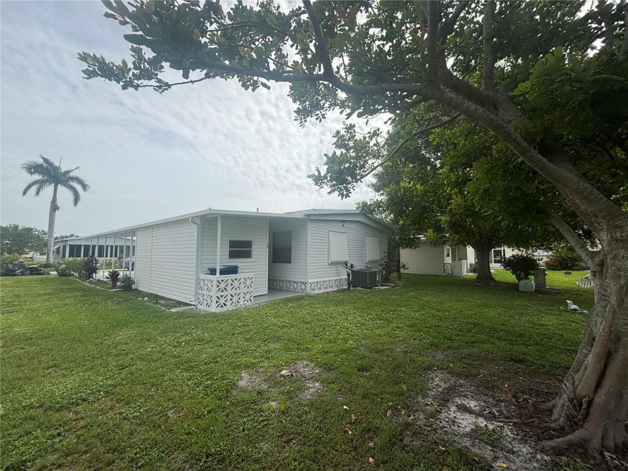 808 53rd Avenue E, Unit 203, Bradenton, FL 34203 Photo