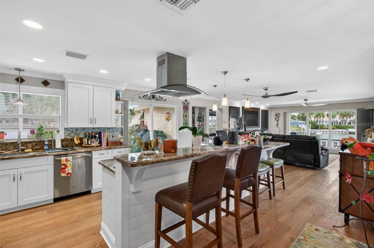 454 1st Street W, Tierra Verde, FL 33715 Photo