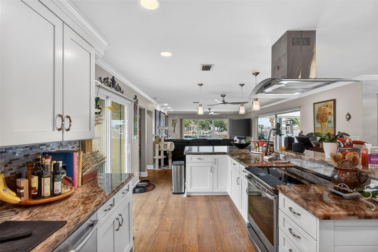 454 1st Street W, Tierra Verde, FL 33715 Photo