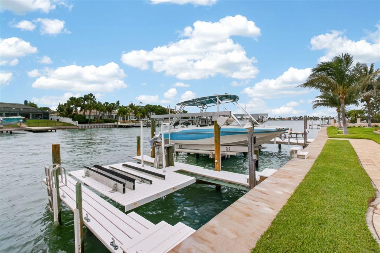 454 1st Street W, Tierra Verde, FL 33715 Photo