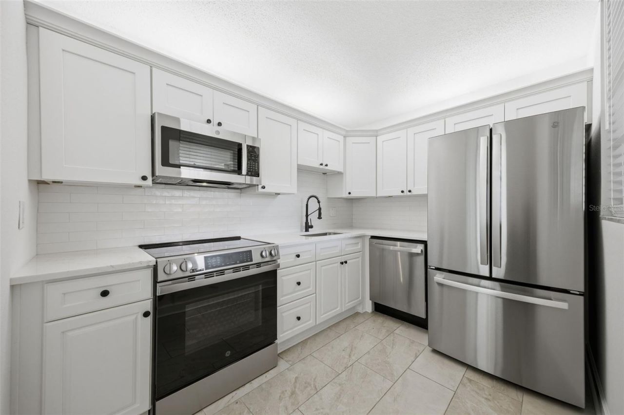 7465 Bay Island Drive S, Unit 112, South Pasadena, FL 33707 Photo