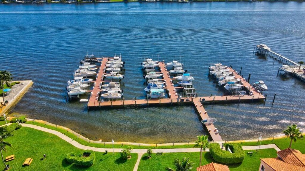 123 Yacht Club Way, Unit 307, Hypoluxo, FL 33462 Photo