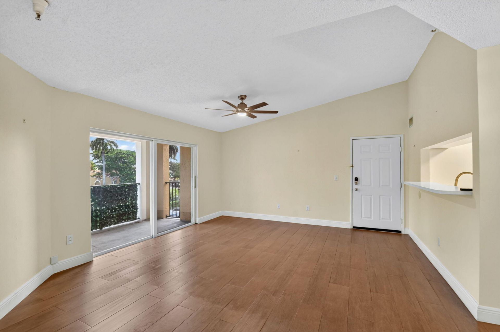 123 Yacht Club Way, Unit 307, Hypoluxo, FL 33462 Photo