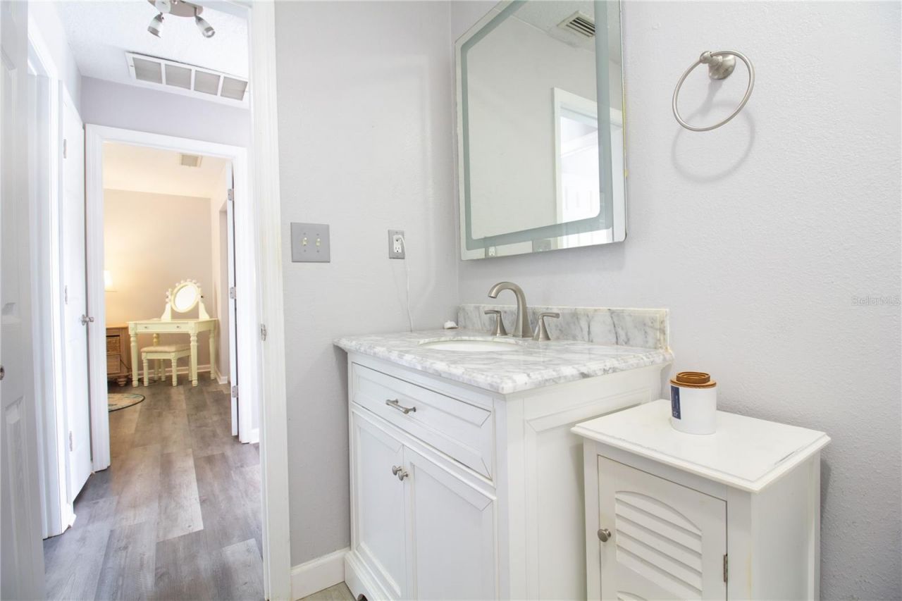 5282 Beach Drive Se, Unit APT D, Saint Petersburg, FL 33705 Photo