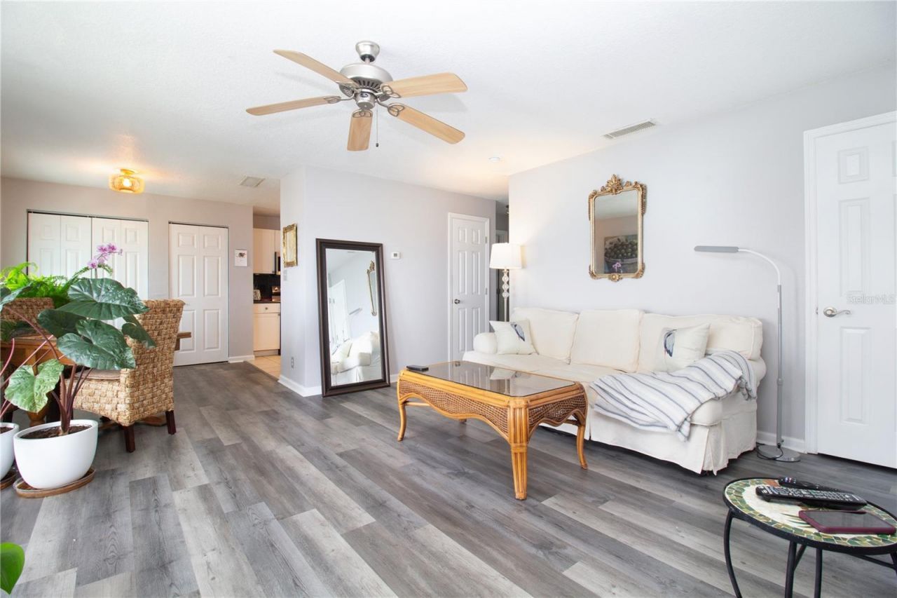 5282 Beach Drive Se, Unit APT D, Saint Petersburg, FL 33705 Photo