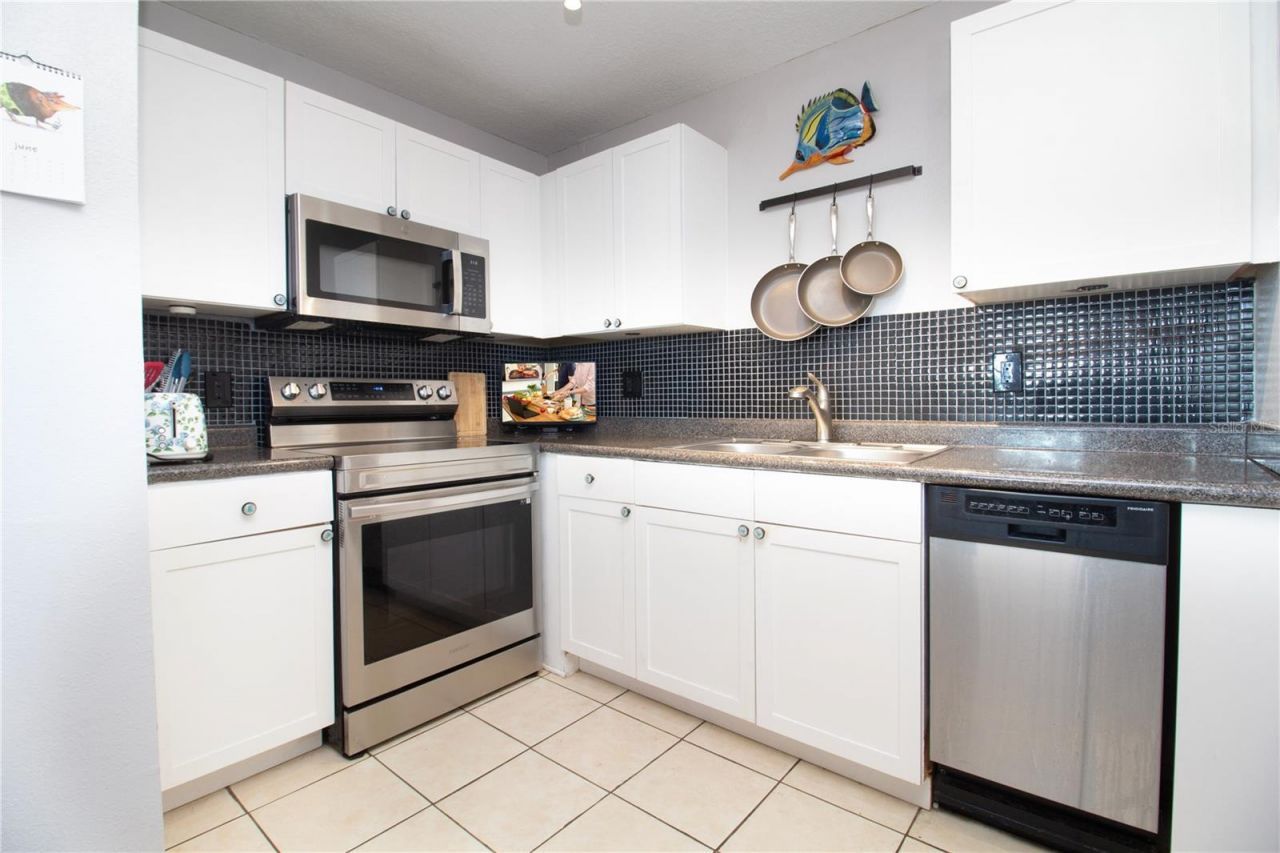5282 Beach Drive Se, Unit APT D, Saint Petersburg, FL 33705 Photo
