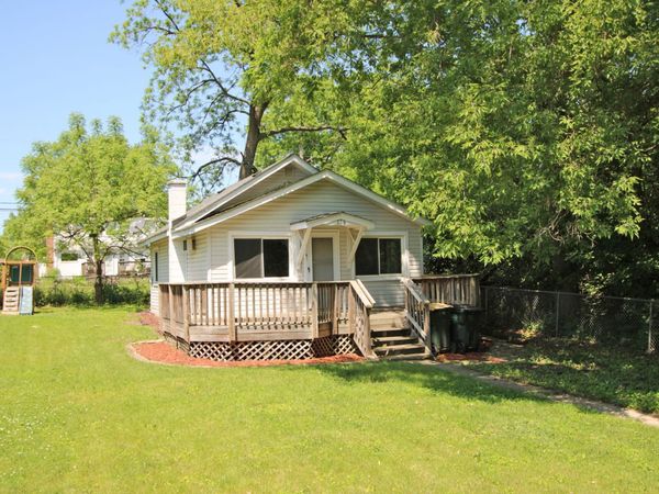 338 E Lakeview Avenue , Round Lake Beach, IL 60073