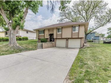 8513 S 47th Street, Omaha, NE 68157
