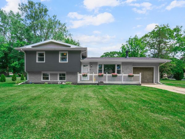 9 Hickory Drive , Hobart, IN 46342