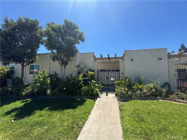 2252 Via Puerta, Unit B, Laguna Woods, CA 92637