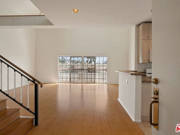 923 Euclid Street, Unit 302, Santa Monica, CA 90403