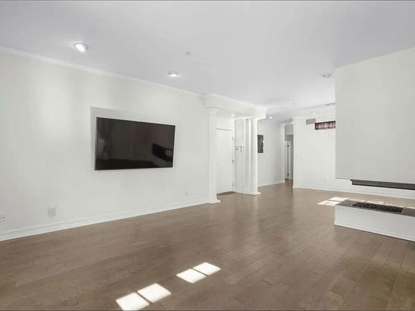 9848 Vidor Drive, Unit 101, Los Angeles, CA 90035