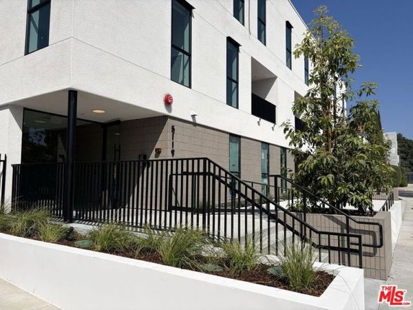 5119 Colfax Avenue, Unit 202, Valley Village, CA 91601